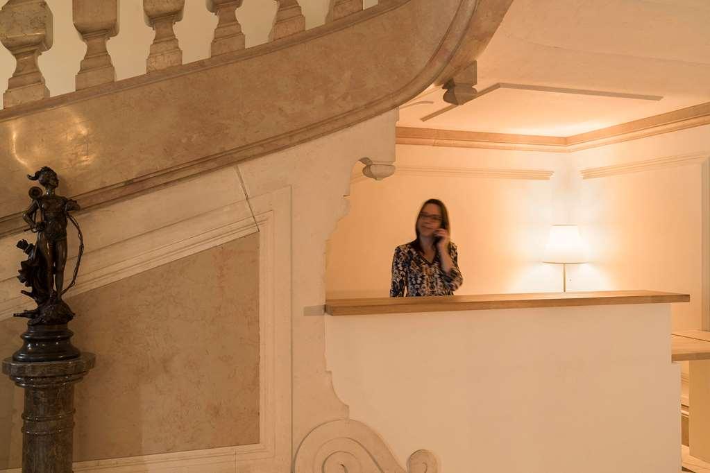Chateau Saint-Michel - Cercle Des Grands Crus Rully  내부 사진